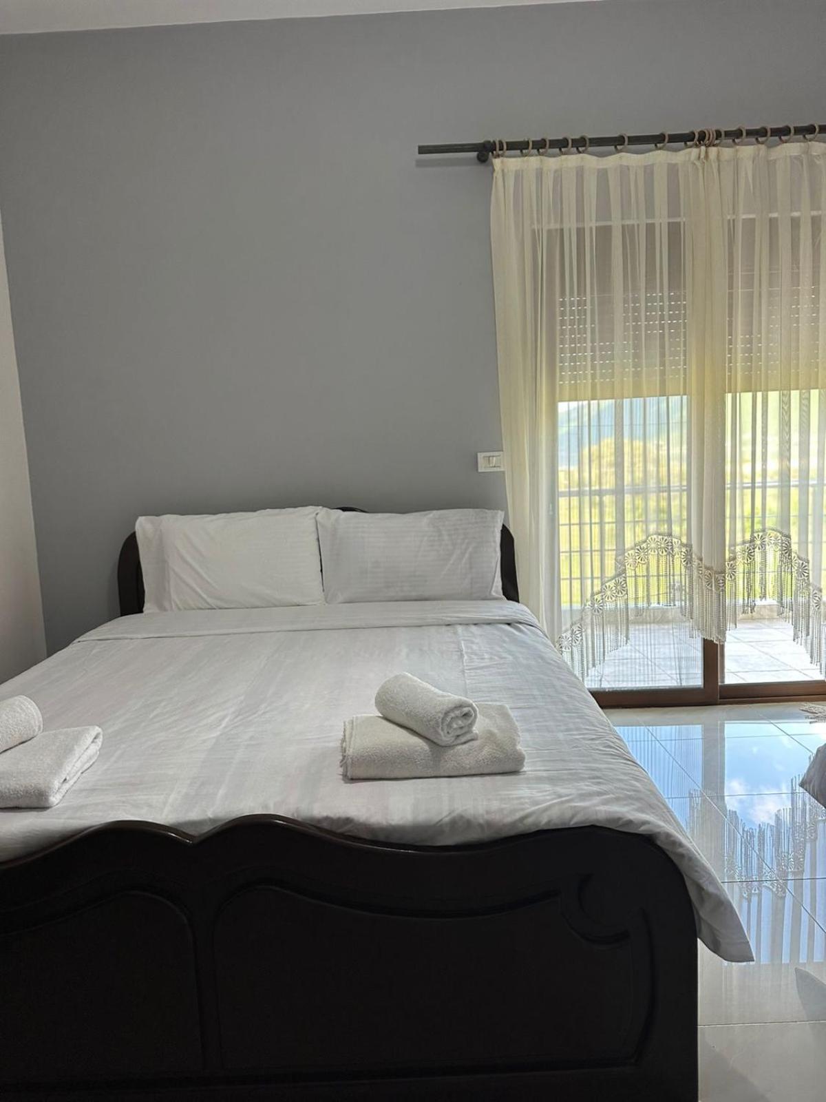 Hotel Restaurant Aleksander Korce Ngoại thất bức ảnh